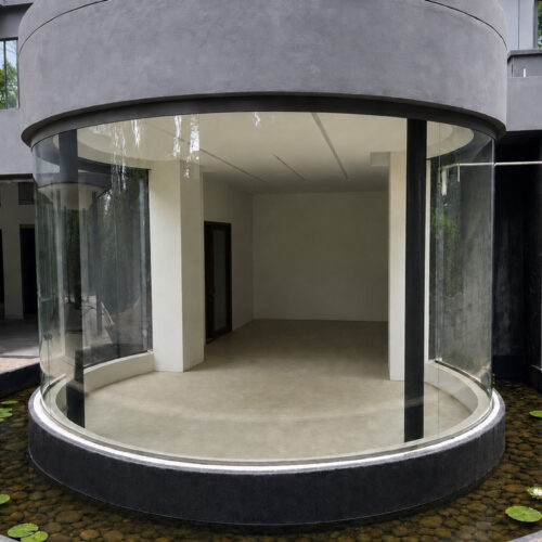 curved-glass-banner curved-glass-banner