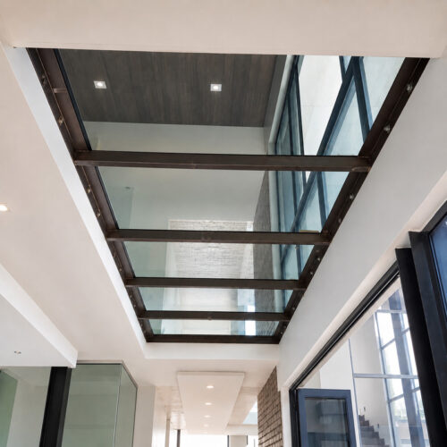 Glass-floor-bottom-view Glass-floor-bottom-view